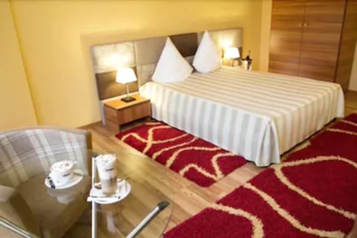 HOTEL PERLA CORP A