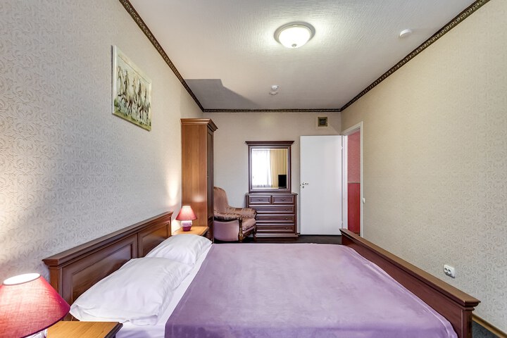 Room 27 of 54