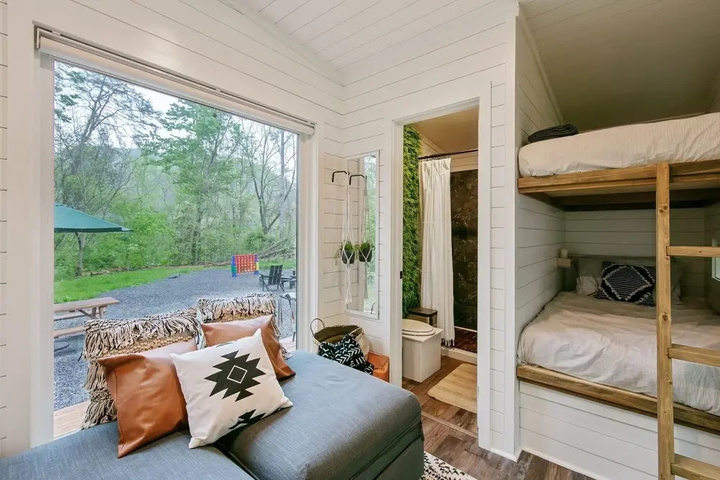 Image of Tiny Adventura Secluded Tiny Home: With Hot Tub Wi-fi 1 Bedroom Bungalow by Redawning