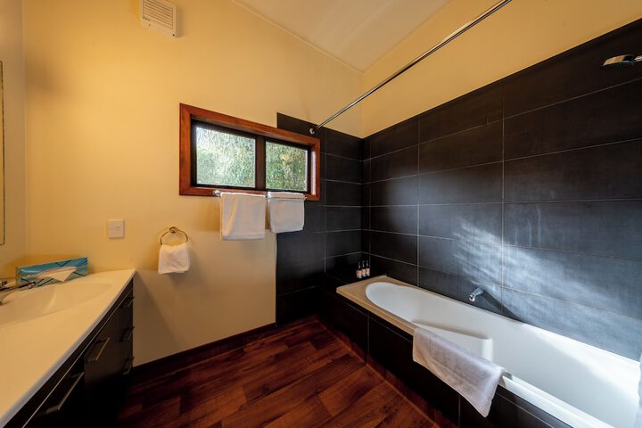 Room 33 of 60