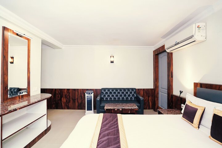 Room 32 of 80