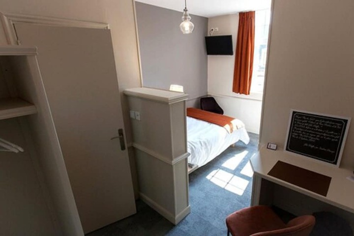Room 2 of 30