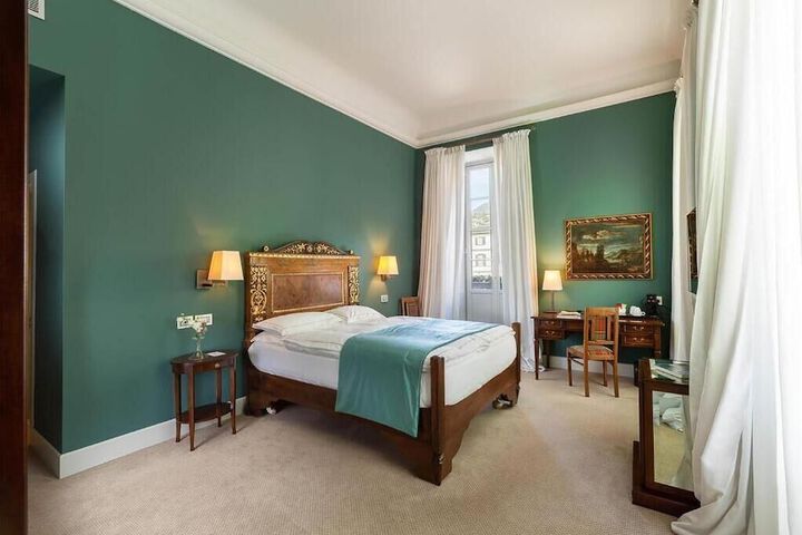 Room 10 of 48