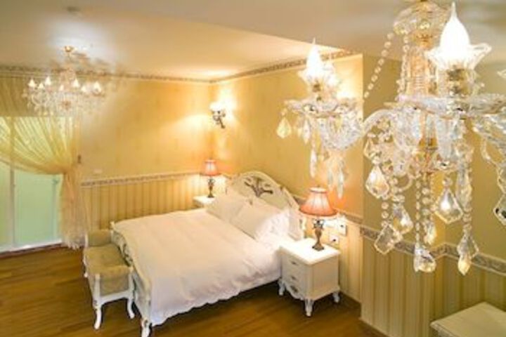Room 14 of 23
