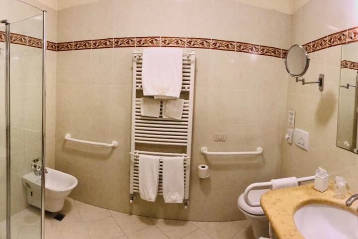Room 28 of 53