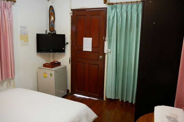 Room 21 of 38