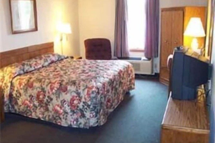 Room 11 of 16