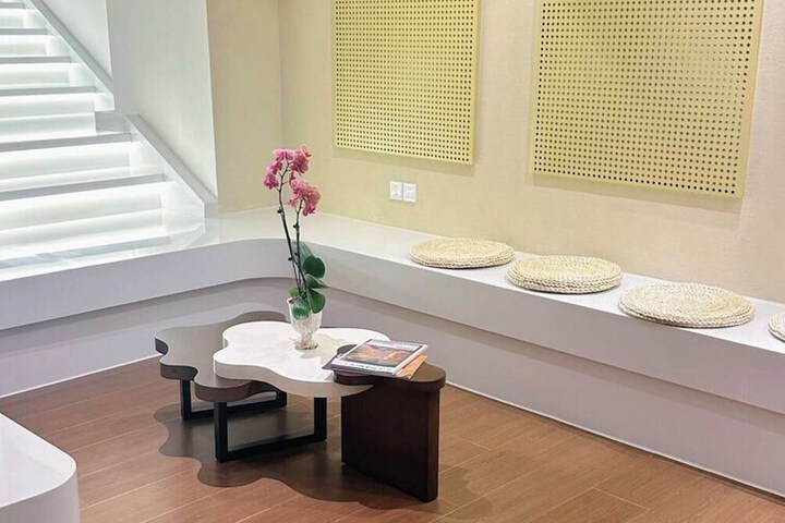 Hotel Interior 100 of 104