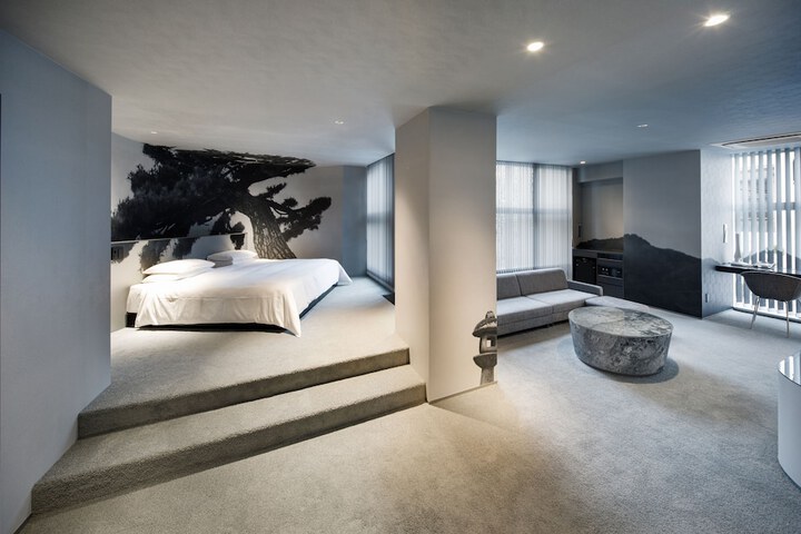 Room 11 of 89
