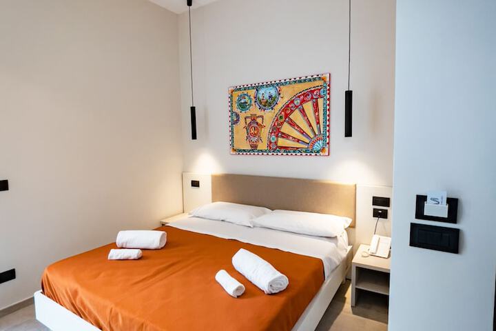 Room 5 of 28