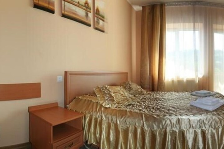 Room 4 of 32