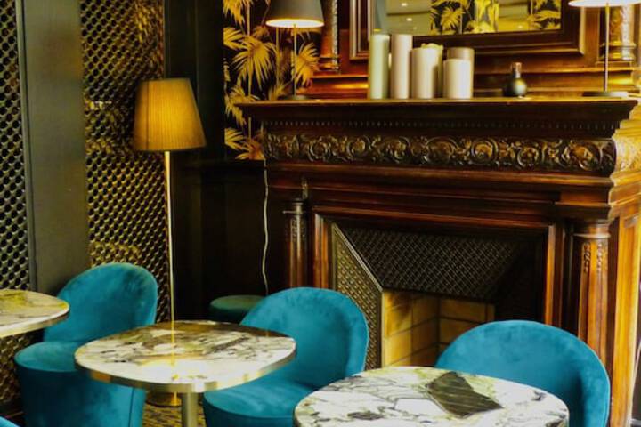 Lounge 68 of 74