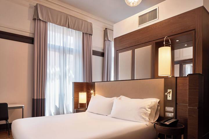 Room 70 of 163