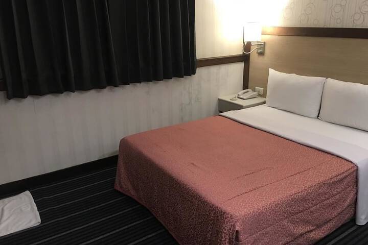 Room 11 of 33