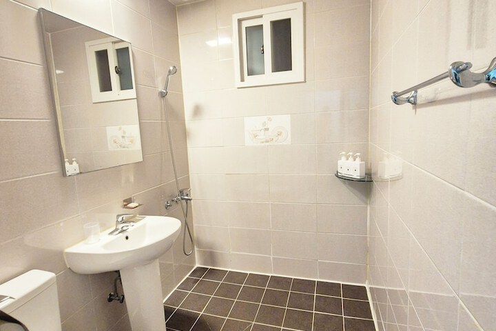 Room 9 of 31