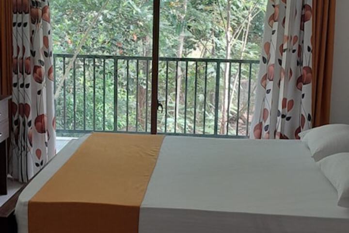 Room 28 of 64