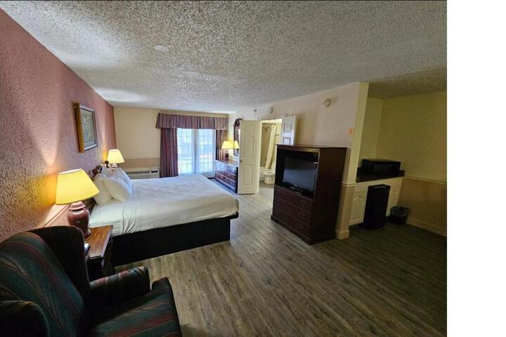 Royal Suites Baton Rouge near LSU and Airport