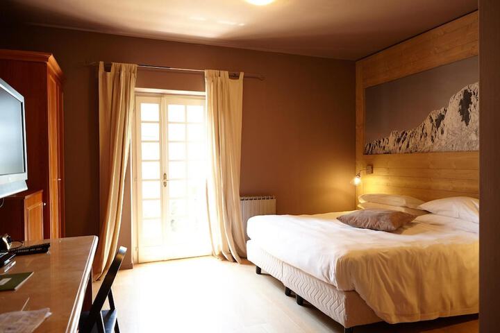 Room 6 of 38