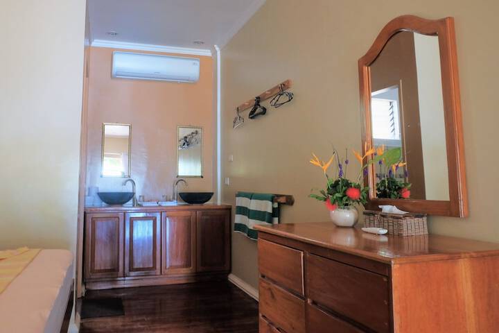 Room 12 of 120