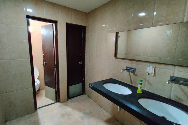 Room 7 of 25