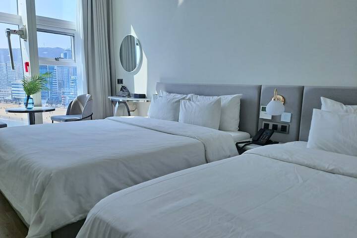 Room 25 of 52