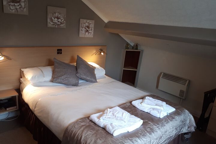 Room 8 of 27