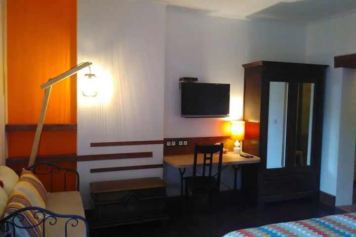 Room 4 of 11