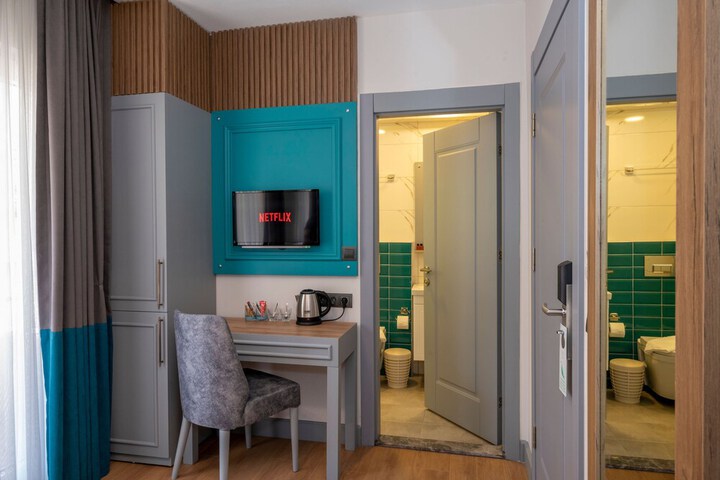 Room 12 of 32