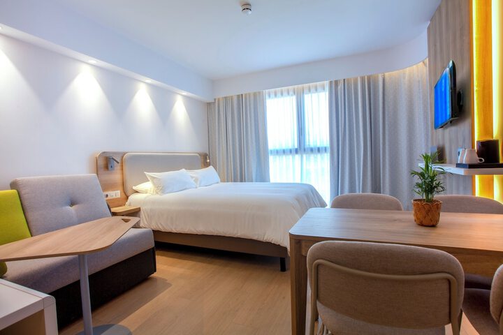 Room 2 of 27