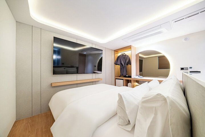 Room 12 of 56