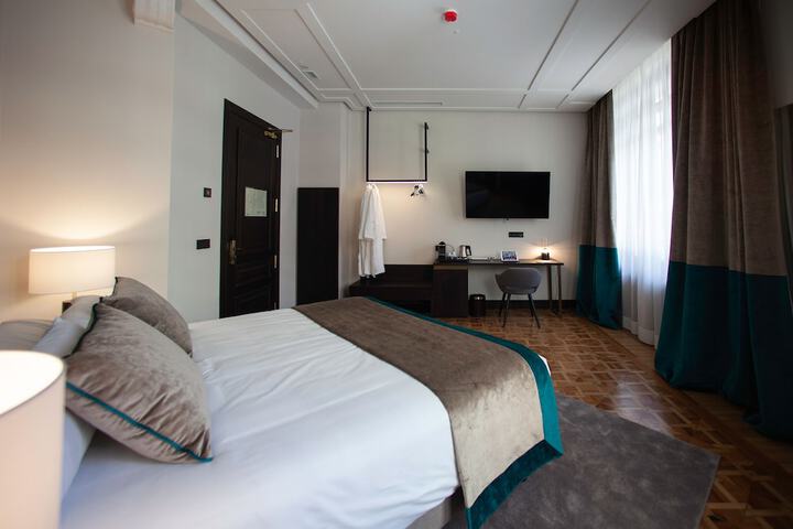 Room 42 of 85