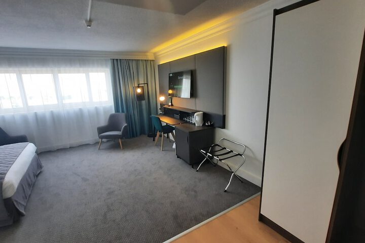 Room 6 of 62