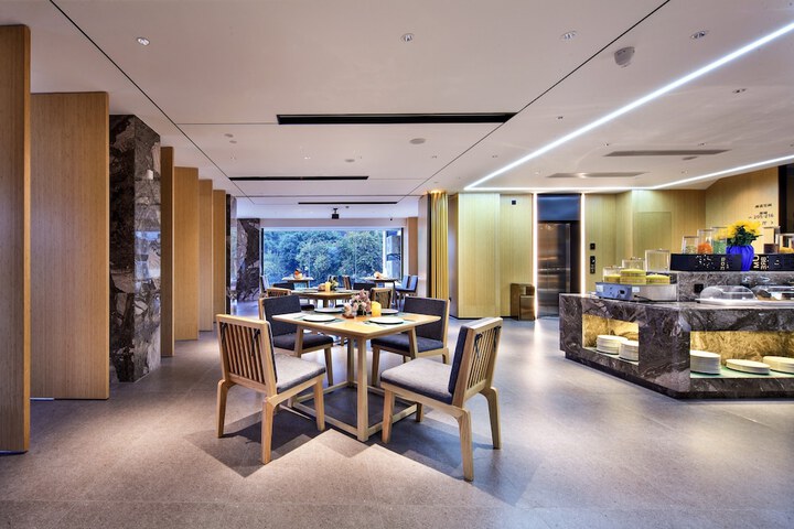 Dining 117 of 143