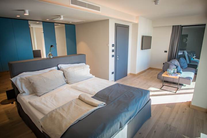 Room 6 of 52