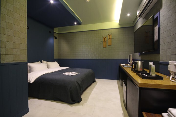 Room 18 of 177