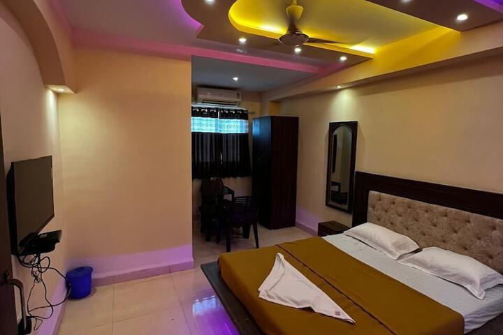 Room 4 of 8
