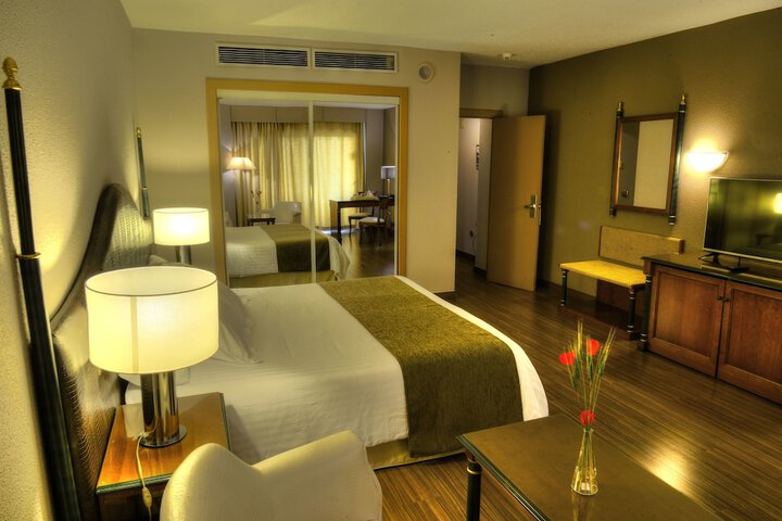 Room 5 of 72