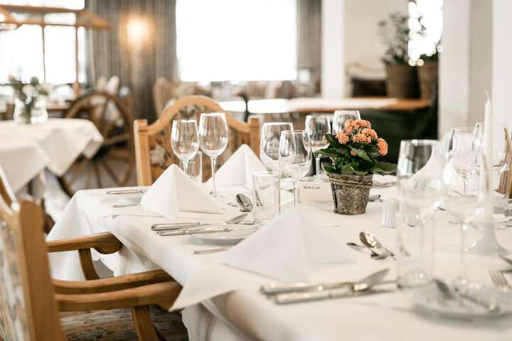 Dining 37 of 49
