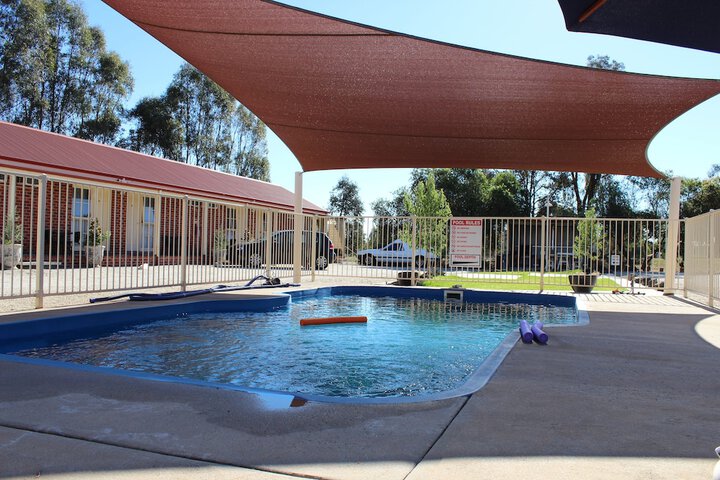 Pool 9 of 16