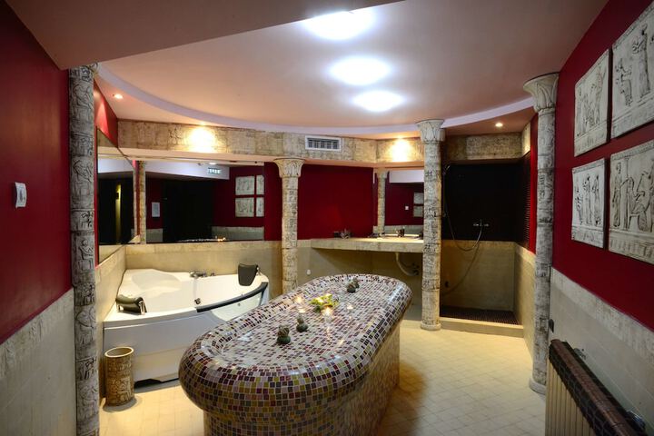 Room 52 of 89