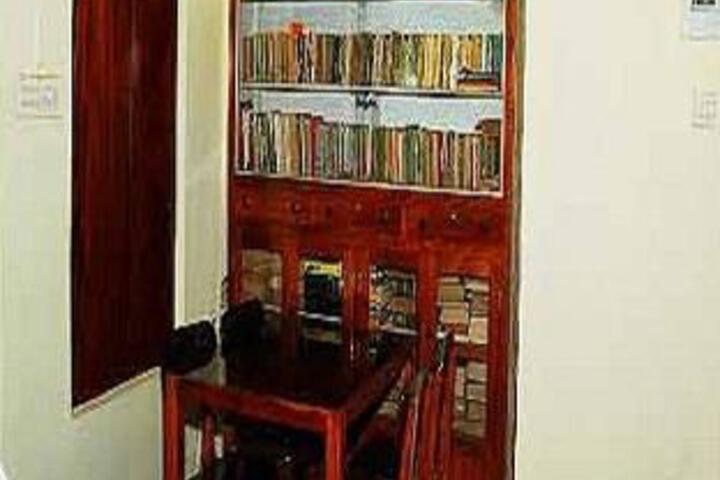 Room 7 of 9