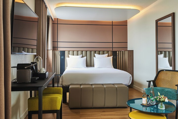 Room 4 of 60