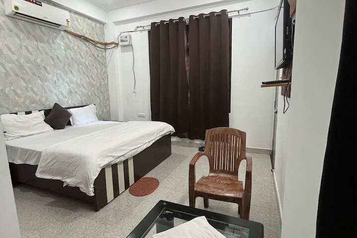 Room 7 of 15