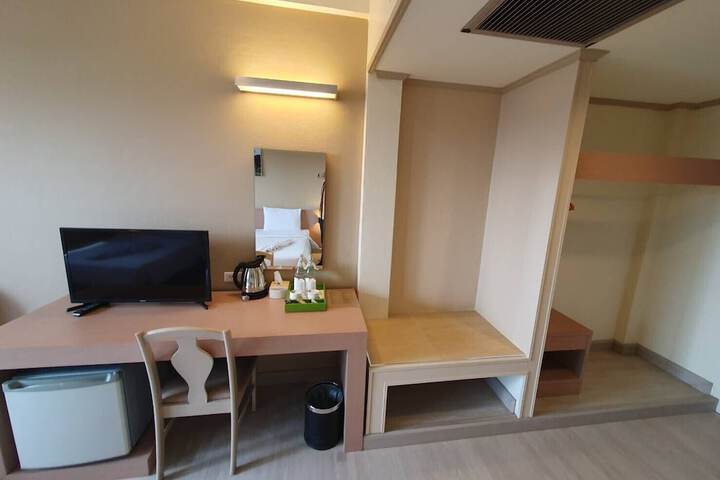 Room 5 of 37