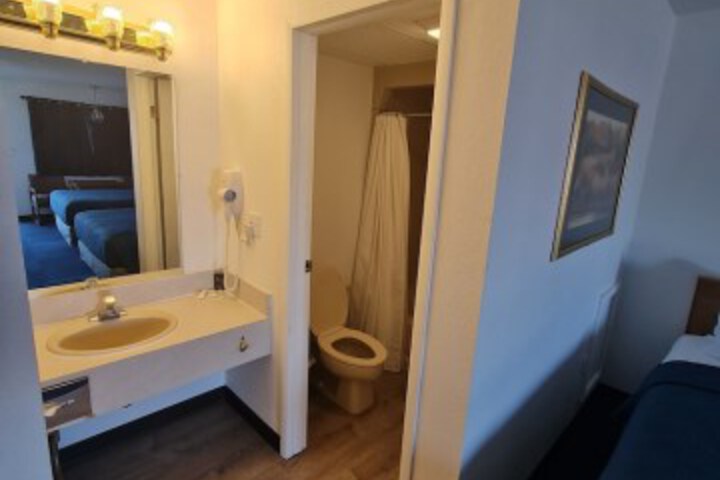 Room 13 of 22