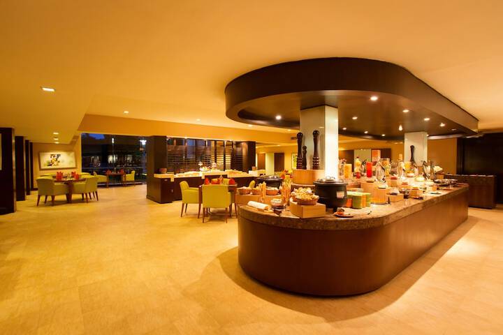 Dining 39 of 51