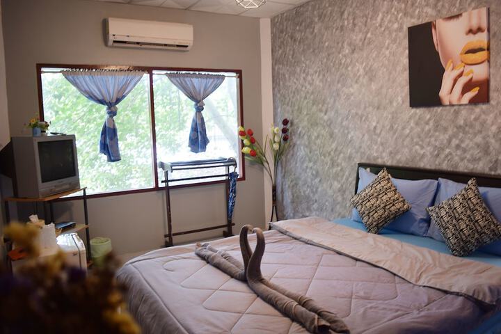 Room 11 of 36