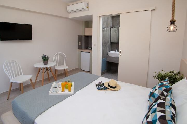 Room 7 of 18