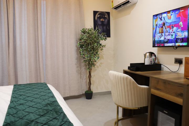 Room 10 of 111