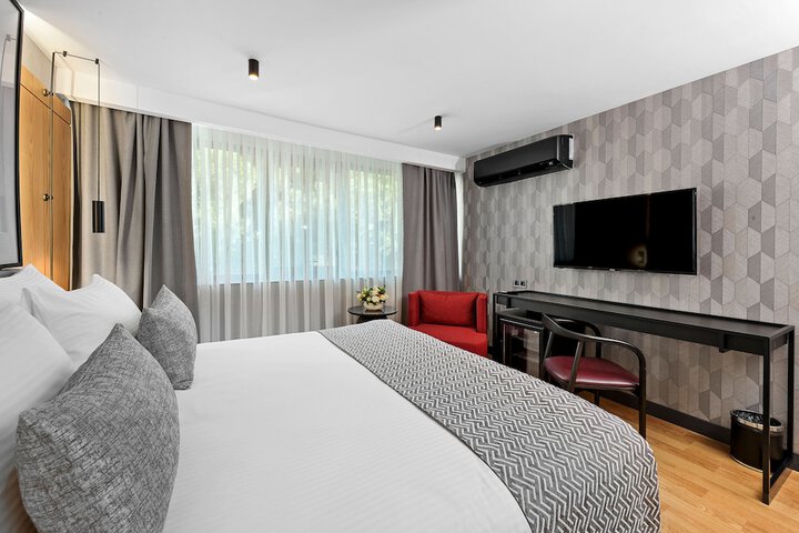 Room 52 of 143